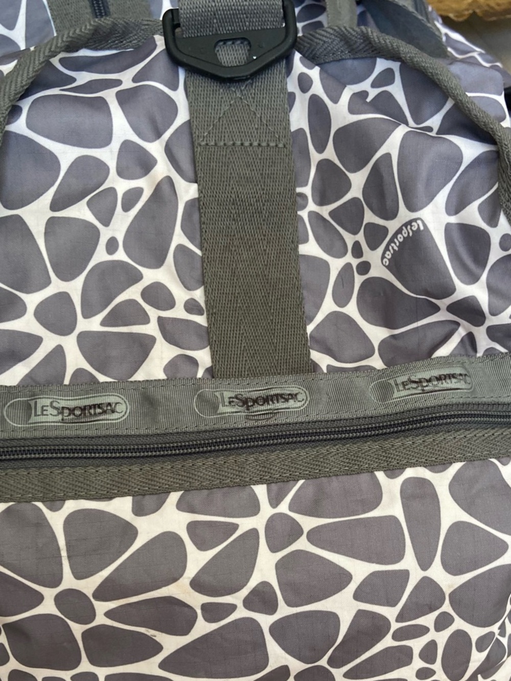 LeSportsac XL Weekender Travel Bag Grey Lightweight Carry-On Overnight - Picture 12 of 13